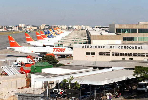 AEROPORTO DE CONGONHAS (Brasil) - O aeroporto em São Paulo fica em área urbana densamente povoada. 