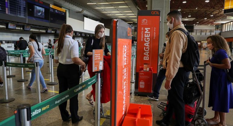 Companhias aéreas ficam em alerta em decorrência do aumento de casos de Covid