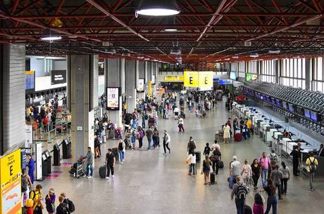 Aeroportos brasileiros terão vigilância reforçada