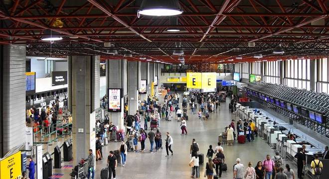 Terminal 1 do aeroporto de Guarulhos está fechado temporariamente