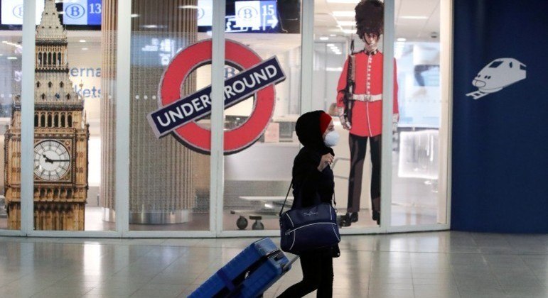 Aeroportos do Reino Unido foram reabertos aos turistas sem restrições