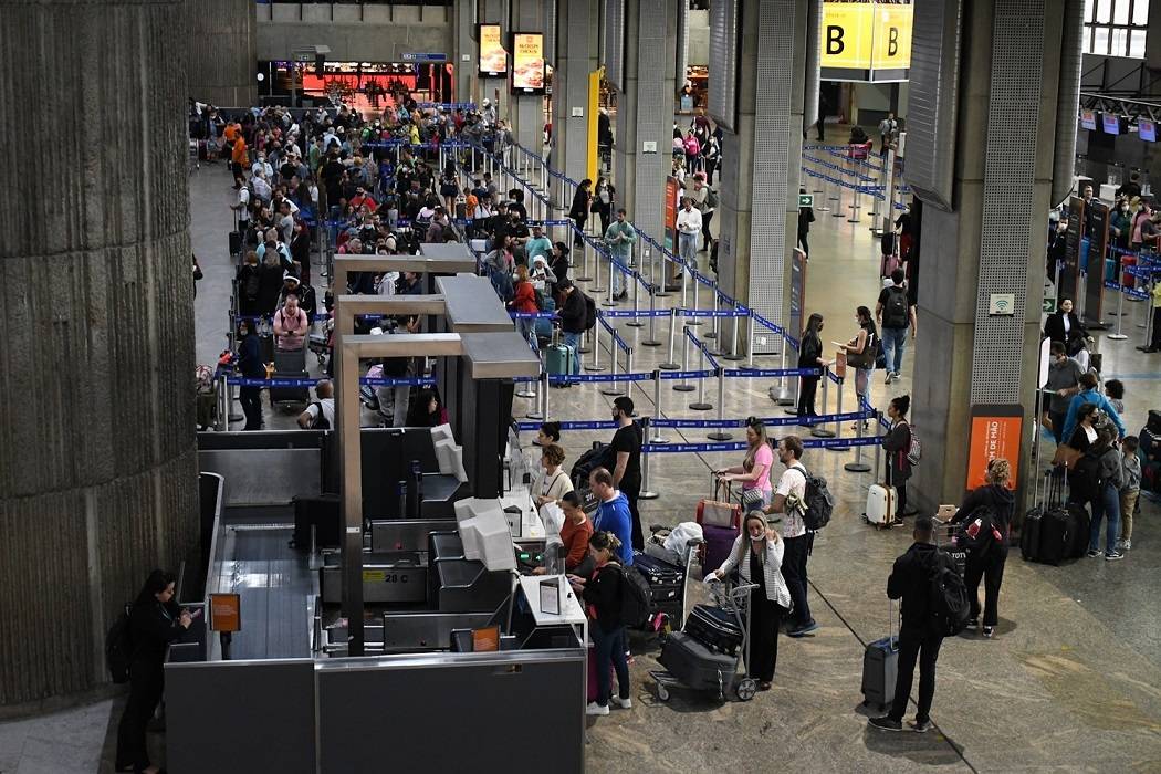 O Aeroporto de Congonhas, na zona sul da capital paulista, e o Internacional de São Paulo, em Guarulhos, registram atrasos em decolagens nesta manhã. A categoria reivindica melhores condições de trabalho, além de reajustes salariais