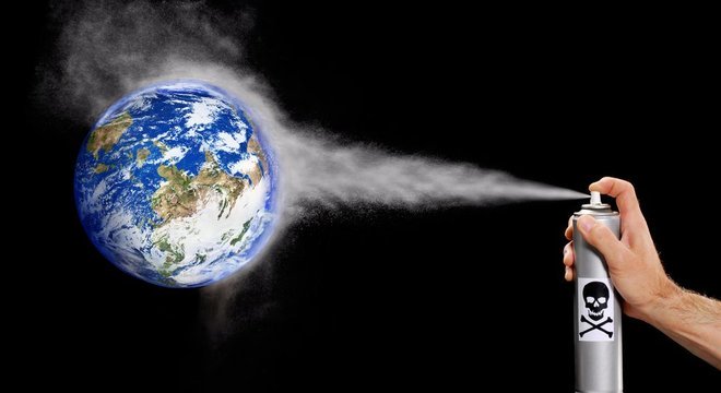 As moléculas de clorofluorcarboneto sobem para a atmosfera, onde se dissolvem e atacam a camada de ozônio