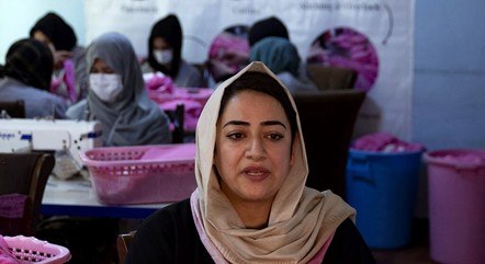 Empresária afegã conta que ficou trancada no quarto por dez dias por medo do grupo Talibã