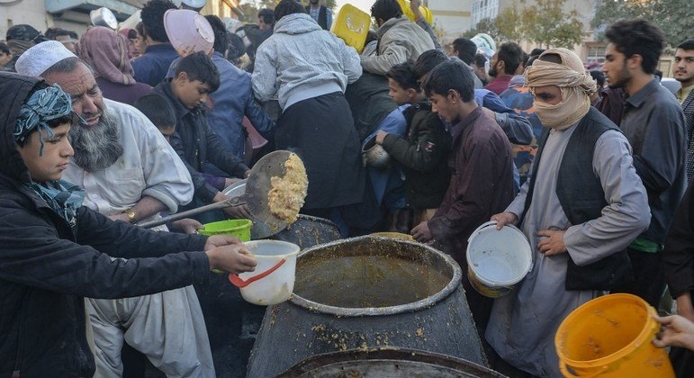 Segundo agência da ONU, crise no Afeganistão aumentou o número de atingidos pela fome