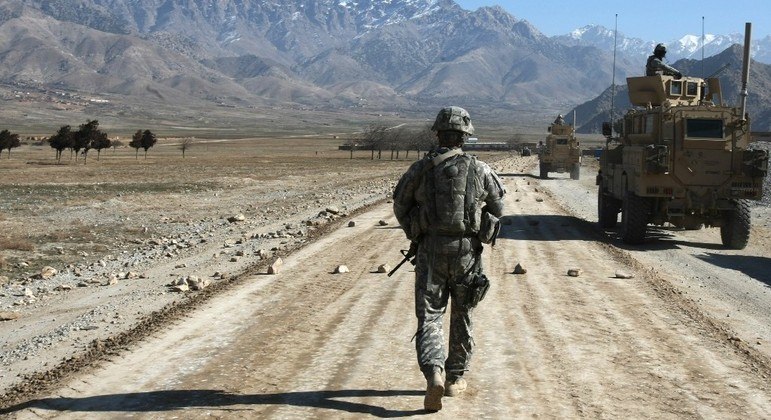 Retirada das tropas dos EUA coloca afegãos que as auxiliaram em perigo
