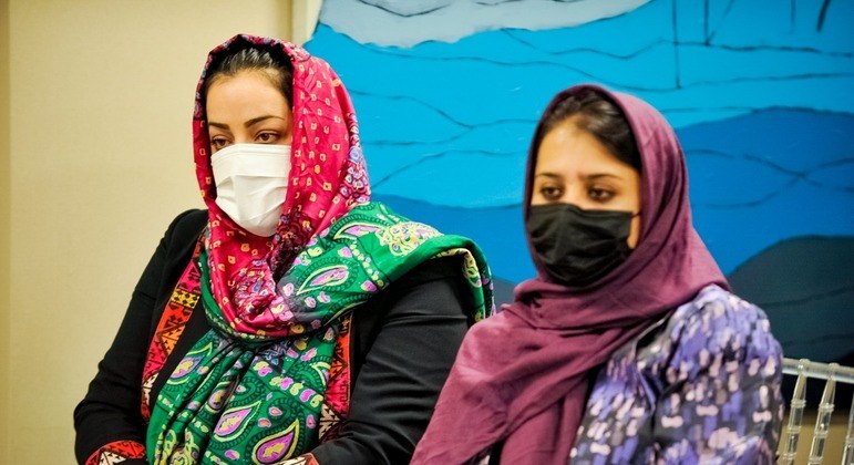 Famílias afegãs terão acesso a serviços públicos para regularizar situação no Brasil
