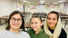 Após fuga, três jovens afegãs criam escola em base militar nos EUA