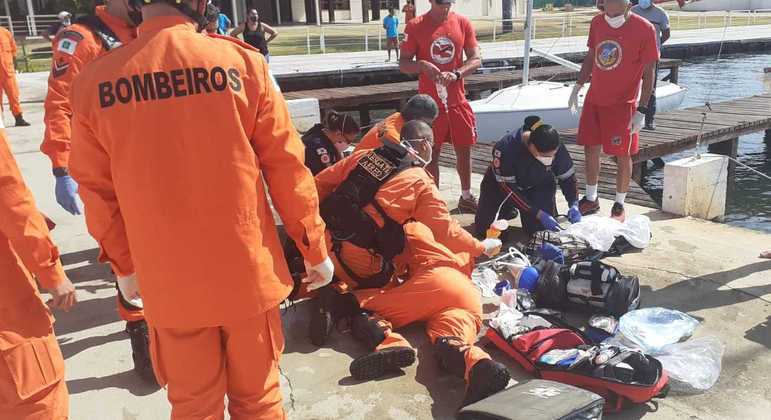 Bombeiros fizeram manobras de salvamento, mas não conseguiram reverter a parada cardíaca