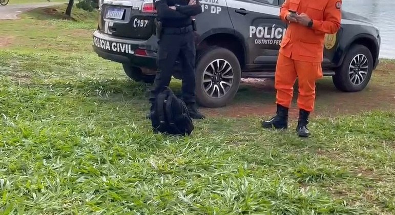 Mochila da vítima foi guardada por um homem que aluga caiaques no local  