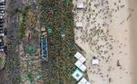 Aerial view of a demonstration to support Brazilian President Jair Bolsonaro amidst Brazil's Independence Day, at Copacabana beach in Rio de Janeiro, Brazil, on September 7, 2021. Fighting record-low poll numbers, a weakening economy and a judiciary he says is stacked against him, President Jair Bolsonaro has called huge rallies for Brazilian independence day Tuesday, seeking to fire up his far-right base.
MAURO PIMENTEL / AFP