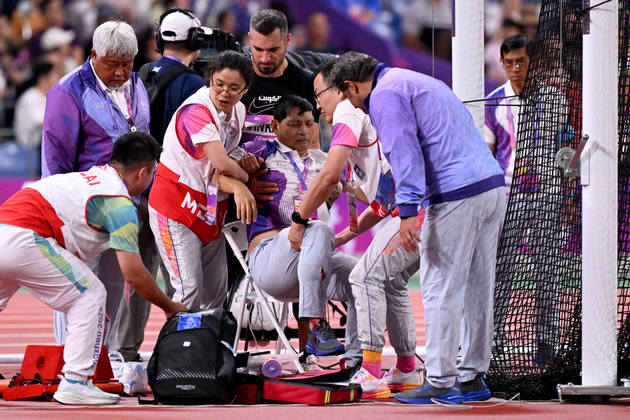 O porta-voz dos Jogos Asiáticos, Xu Deging, disse em uma entrevista coletiva que o oficial estava bem mas seguiu para o hospital. No local, foi constatada a fratura exposta na tíbia direita. 