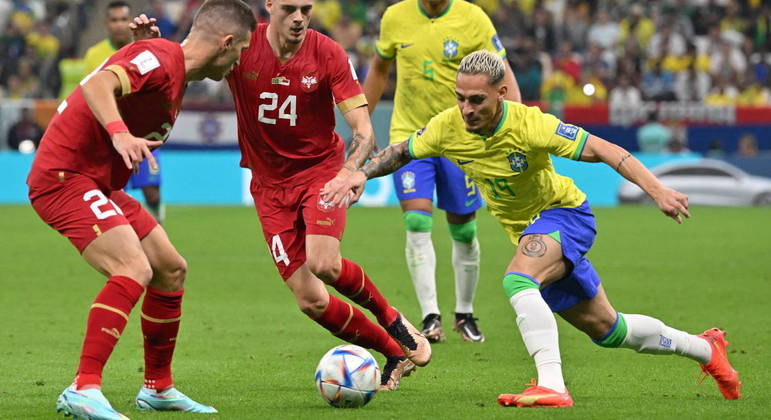 Antony tenta passar por sérvios na estreia do Brasil na Copa do Catar