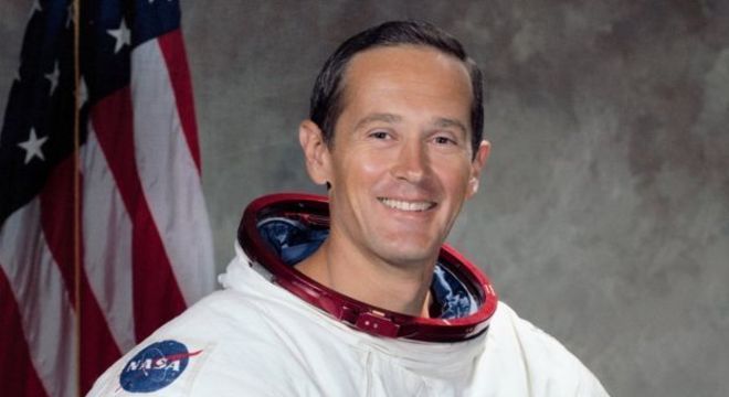 O astronauta Charles Duke foi a pessoa mais nova a pisar na Lua e sua voz ficou famosa ao narrar que estavam respirando de novo após a Apollo 11 pousar