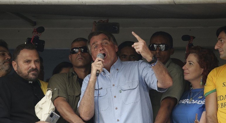 Jair Bolsonaro em carro de som durante ato de 7 de setembro na Avenida Paulista