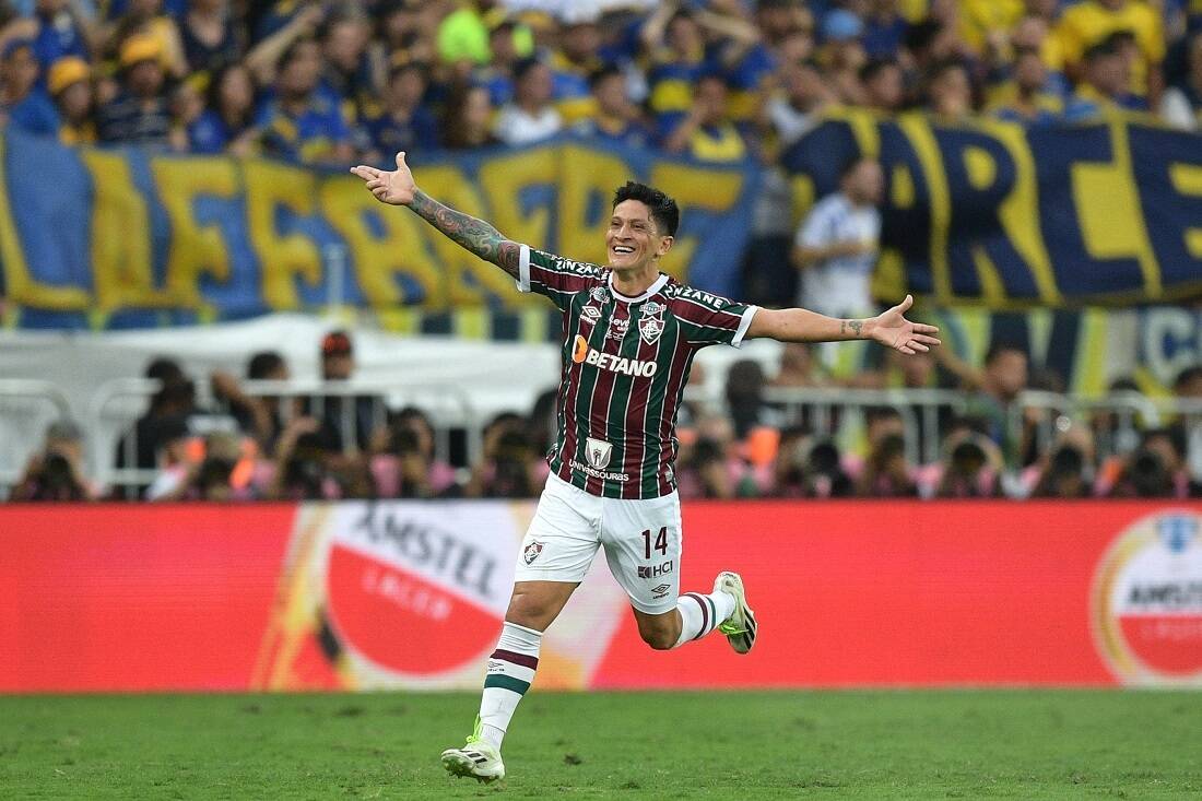 Cano comemora o primeiro gol da decisão. Deverá ser escolhido como o melhor jogador da Libertadores