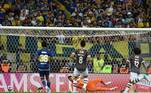 Romero, o goleiro do Boca Juniors, não teve a menor chance de defender a bola de Cano. Foi o primeiro gol do Fluminense na finalíssima que acontece no Maracanã