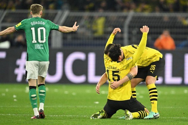 No mesmo horário, o Borussia Dortmund recebeu o Newcastle no Signal Iduna Park e venceu os ingleses com autoridade, por 2 a 0. Fullkrug e Julian Brandt balançaram as redes para os aurinegros