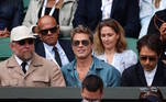 O ator americano Brad Pitt, que fez diversos filmes de sucesso, apostou nesse visual despojado para acompanhar a partida...