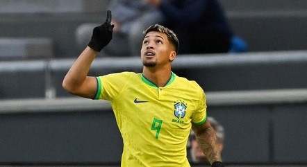 Marcos Leonardo, do Santos, abriu o placar para o Brasil
