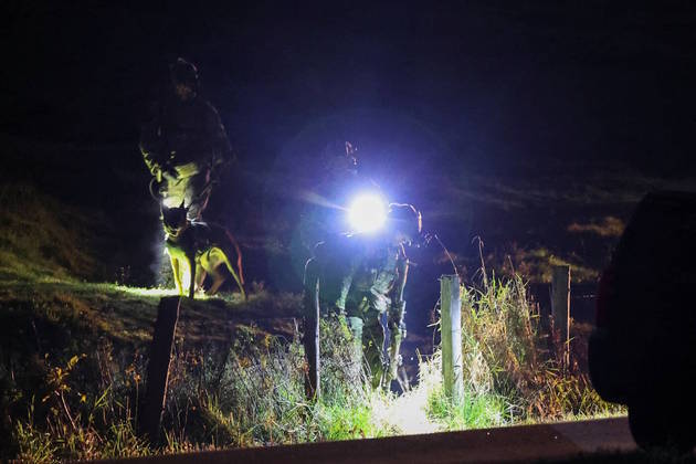 Law enforcement are seen outside the home of suspect Robert Card's father and brother in Bowdoin, Maine on October 26, 2023, in the aftermath of a mass shootings in Lewiston, Maine. Hundreds of police in the US state of Maine hunted October 26, 2023 for a fugitive gunman who killed 18 people at a bowling alley and a bar, as President Joe Biden mourned "yet another senseless and tragic mass shooting." Police named the suspect as 40-year-old Robert Card -- seen in surveillance footage pointing a semi-automatic rifle as he walked into the Sparetime Recreation bowling alley.
