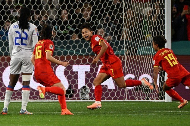 No entanto, na volta do intervalo, o destino sorriu para as chinesas. Wang Shuang fez o gol solitário que deu a vitória para a seleção da China e manteve o vivo o sonho de classificação 