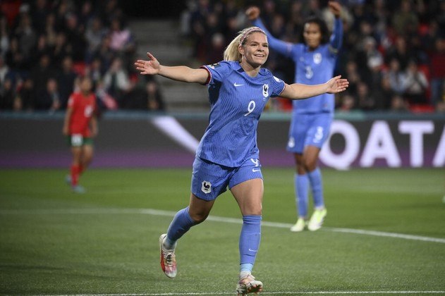 No segundo tempo, Le Sommer apareceu novamente para transformar a vitória em goleada. Com o 4 a 0, as francesas avançam às quartas e encaram a anfitriã Austrália na próxima fase