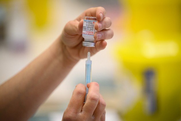 A medical staff member prepares a shot of the Moderna medicine at an NHS Covid-19 vaccination centre near Ramsgate on December 16, 2021. Britain recorded 78,610 coronavirus cases in laboratories yesterday, the highest daily total since the pandemic hit last year, as the country nervously awaits further evidence of the variant's severity and impact.
Leon Neal / POOL / AFP