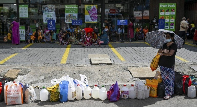 Preços de produtos básicos estão, às vezes, três vezes mais altos do que costumavam ser