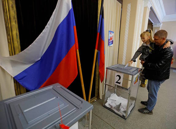 Por seu lado, as autoridades da Ucrânia já disseram que a eleição é ilegal e mostra por que é impossível selar qualquer tipo de discurso de paz com Moscou até que a Rússia retire suas tropas do território