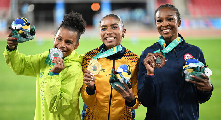 Ela ficou atrás da colombiana Natalia Linares, que saltou 6,66 metros. A americana Tiffany Flynn ficou com o bronze, ao fazer a marca de 6,40 metros