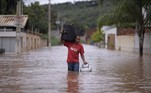 A man wades through the water as he removes belongings from his house in the flooded Brazilian municipality of Juatuba, located in the state of Minas Gerais, on January 10, 2022, after extremely heavy rain has fallen in recent days in the southeastern part of the country.
Douglas MAGNO / AFP