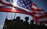 Os americanos estenderam a bandeira para demarcar território durante o treinamento