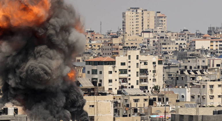 Faixa de Gaza sofre com disparos de mísseis de Israel; terroristas respondem com foguetes