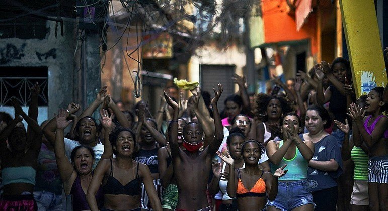 Moradores protestaram na comunidade após ação da polícia