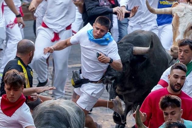 Desde 1911, ao menos 16 pessoas morreram nessa tradição polêmica, sendo o último óbito o de um espanhol de 27 anos na edição de 2009