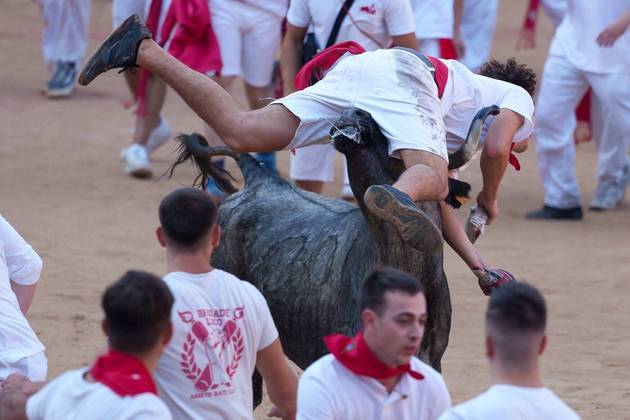 O caso mais grave e espetacular se trata de um holandês de 58 anos, que sofreu uma chifrada na região genital