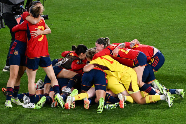 O título é da Espanha! Apesar das tentativas inglesas, as espanholas seguraram o placar e se tornaram campeãs do mundo pela primeira vez na história