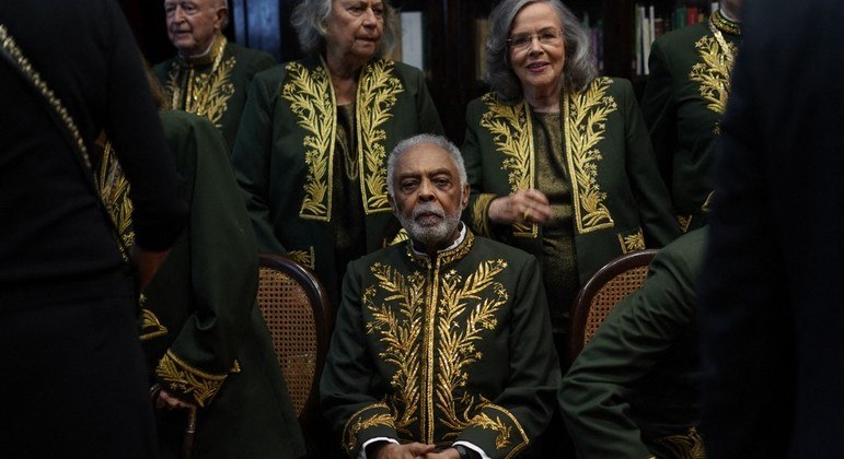 Gilberto Gil toma posse como membro da Academia Brasileira de Letras - Entretenimento - R7 Música