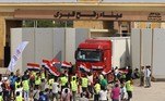 EGYPT-PALESTINIAN-ISRAEL-CONFLICT-AID
Egyptian aid workers celebrate as a truck crosses back into Egypt through the Rafah border crossing with the Gaza Strip on October 21, 2023. The first aid trucks arrived in the war-torn Gaza Strip from Egypt on October 21, bringing humanitarian relief to the Hamas-controlled Palestinian enclave suffering what the UN chief labelled a 'godawful nightmare'.
Kerolos Salah / AFP