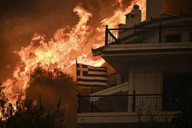 Em menor medida, a Europa também foi afetada pelas chamas: na Grécia, um incêndio perto da fronteira com a Turquia destruiu mais de 80 mil hectares. Outros focos de incêndio atingiram as ilhas de Corfu e Rhodes. Desde o início do ano, 535 mil hectares foram queimados na Europa, segundo o Copernicus (dados atualizados até 2 de setembro). Apesar de estar acima da média (447 mil hectares), o número continua muito abaixo do recorde de 1,21 milhão registrado no mesmo período em 2017