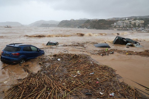 GREECE-WEATHER-FLOOD
Cars are carried away by floods at the beach of the popular resort of Agia Pelagia, on the southern Greek island of Crete, following flash floods on October 15, 2022.
Costas METAXAKIS / AFP