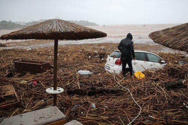 GREECE-WEATHER-FLOOD
A man looks at a vehicle on the beach of the popular resort of Agia Pelagia, on the southern Greek island of Crete, following flash floods on October 15, 2022.
Costas METAXAKIS / AFP