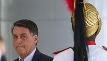 Bolsonaro diz que presidente do TSE 'joga fora da Constituição'