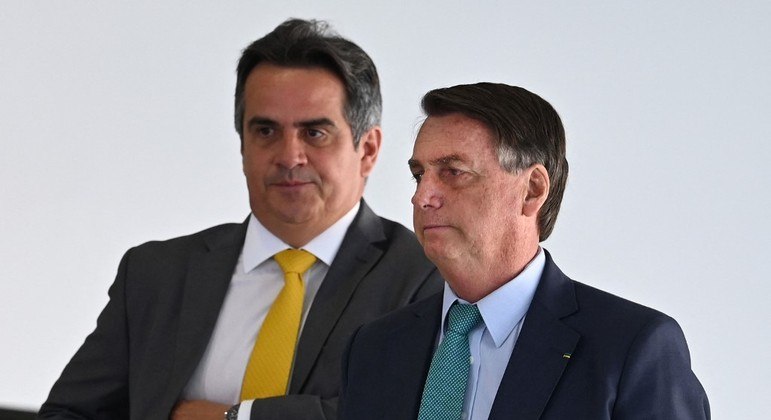 O ministro da Casa Civil, Ciro Nogueira, do PP, ao lado de Bolsonaro: legenda fiadora da governabilidade