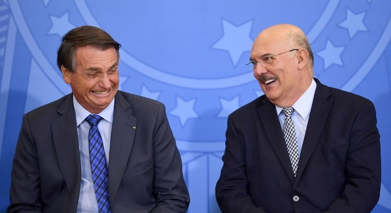 O presidente Jair Bolsonaro e o ex-ministro da Educação Milton Ribeiro