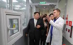O líder norte-coreano foi ainda à fábrica de síntese de alimentos biológicos de Arnica, também em Vladivostok