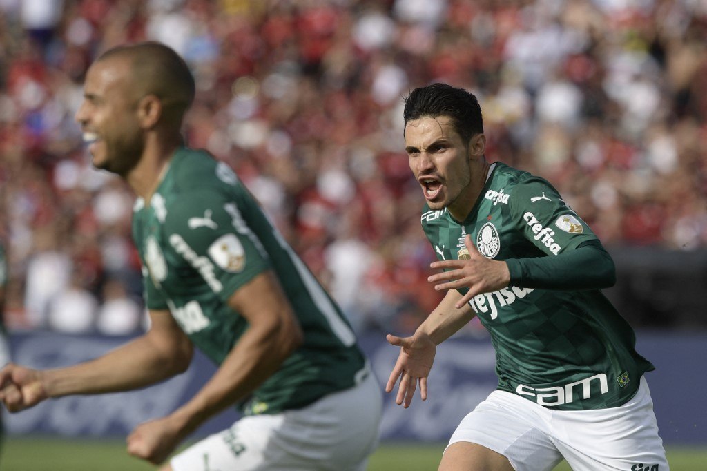 Palmeiras vence Flamengo com Deyverson herói na prorrogação e é