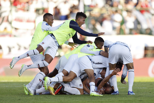 Alzugaray marca para o LDU e deixa tudo igual na final da Copa Sul-Americana