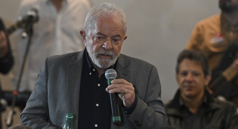 Ex-presidente Lula durante discurso em evento de campanha